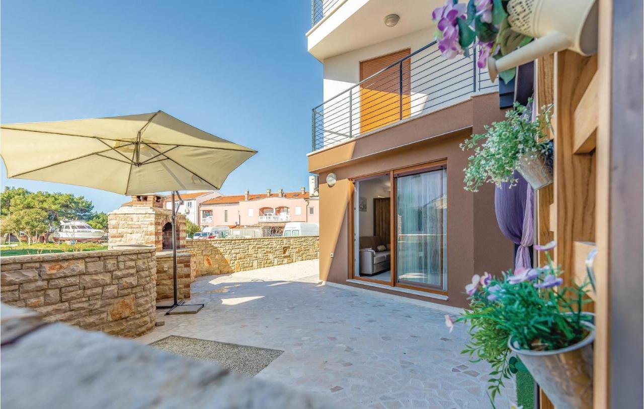Lovely Apartment In Medulin With Kitchen Kültér fotó