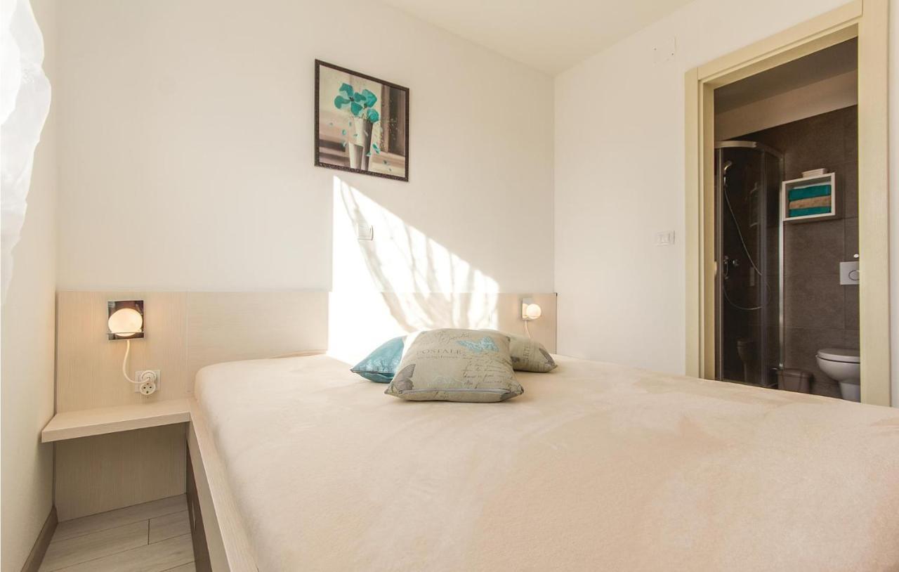 Lovely Apartment In Medulin With Kitchen Kültér fotó