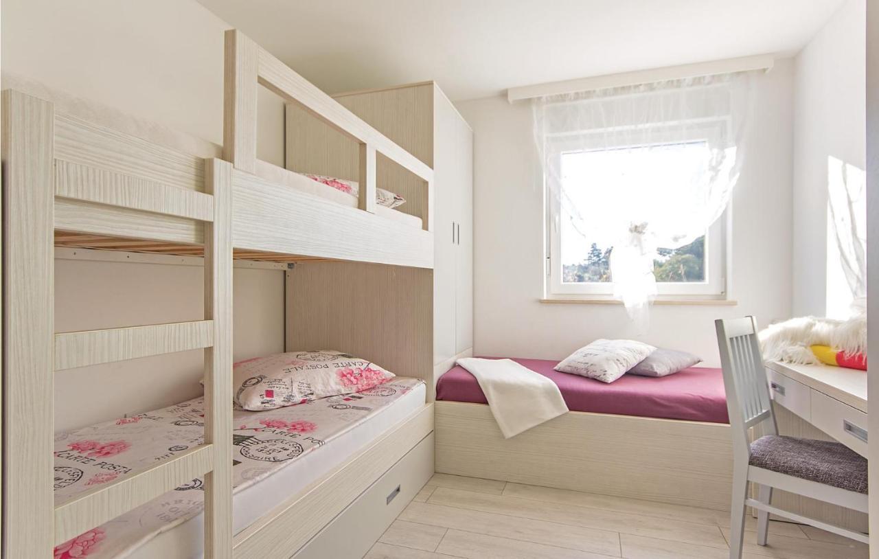 Lovely Apartment In Medulin With Kitchen Kültér fotó