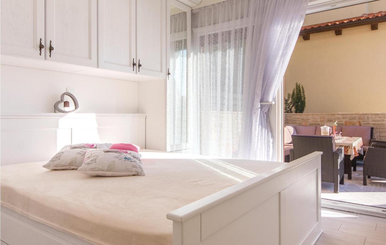 Lovely Apartment In Medulin With Kitchen Kültér fotó