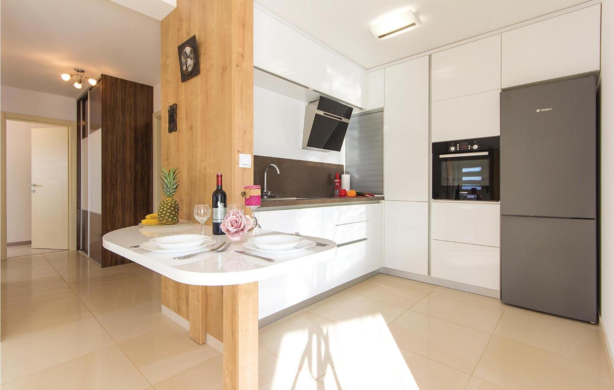 Lovely Apartment In Medulin With Kitchen Kültér fotó